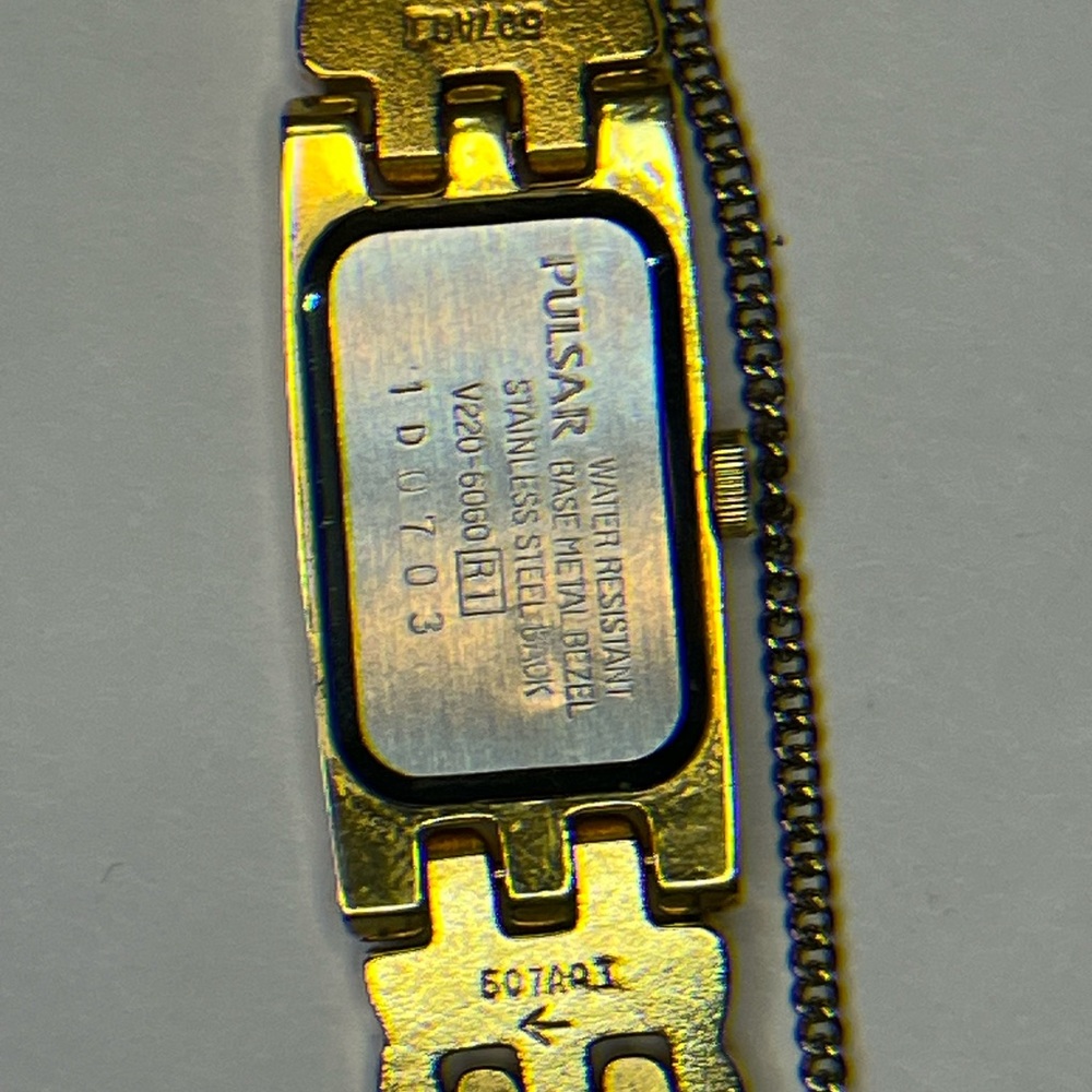 Pulsar Gold Rectangular Watch (need battery) - Picture 5 of 10